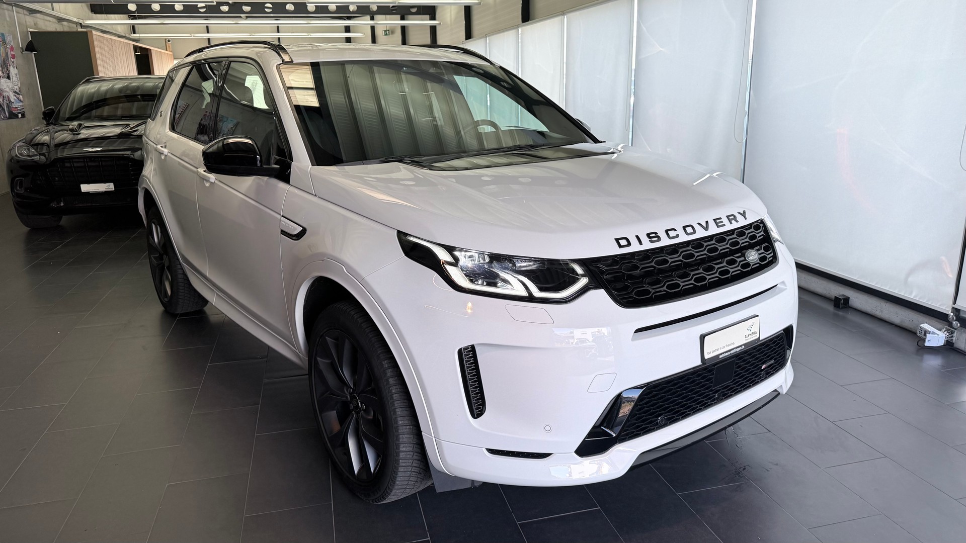 LAND ROVER Discovery Sport 2.0 Si4 250 R-Dynamic SE-image-1