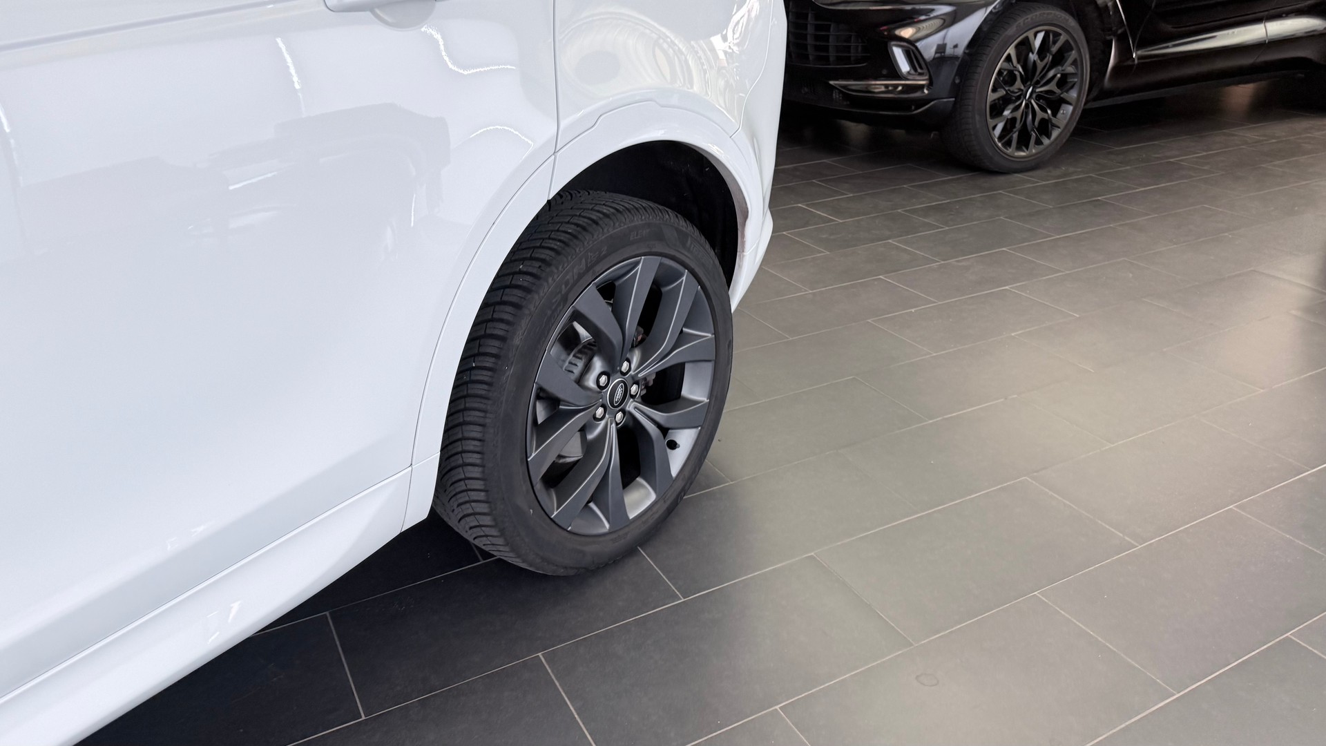 LAND ROVER Discovery Sport 2.0 Si4 250 R-Dynamic SE-image-9