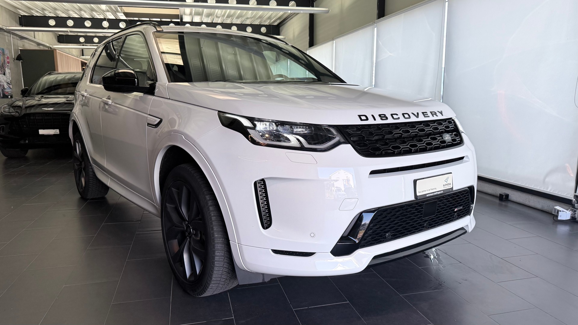 LAND ROVER Discovery Sport 2.0 Si4 250 R-Dynamic SE-image-2