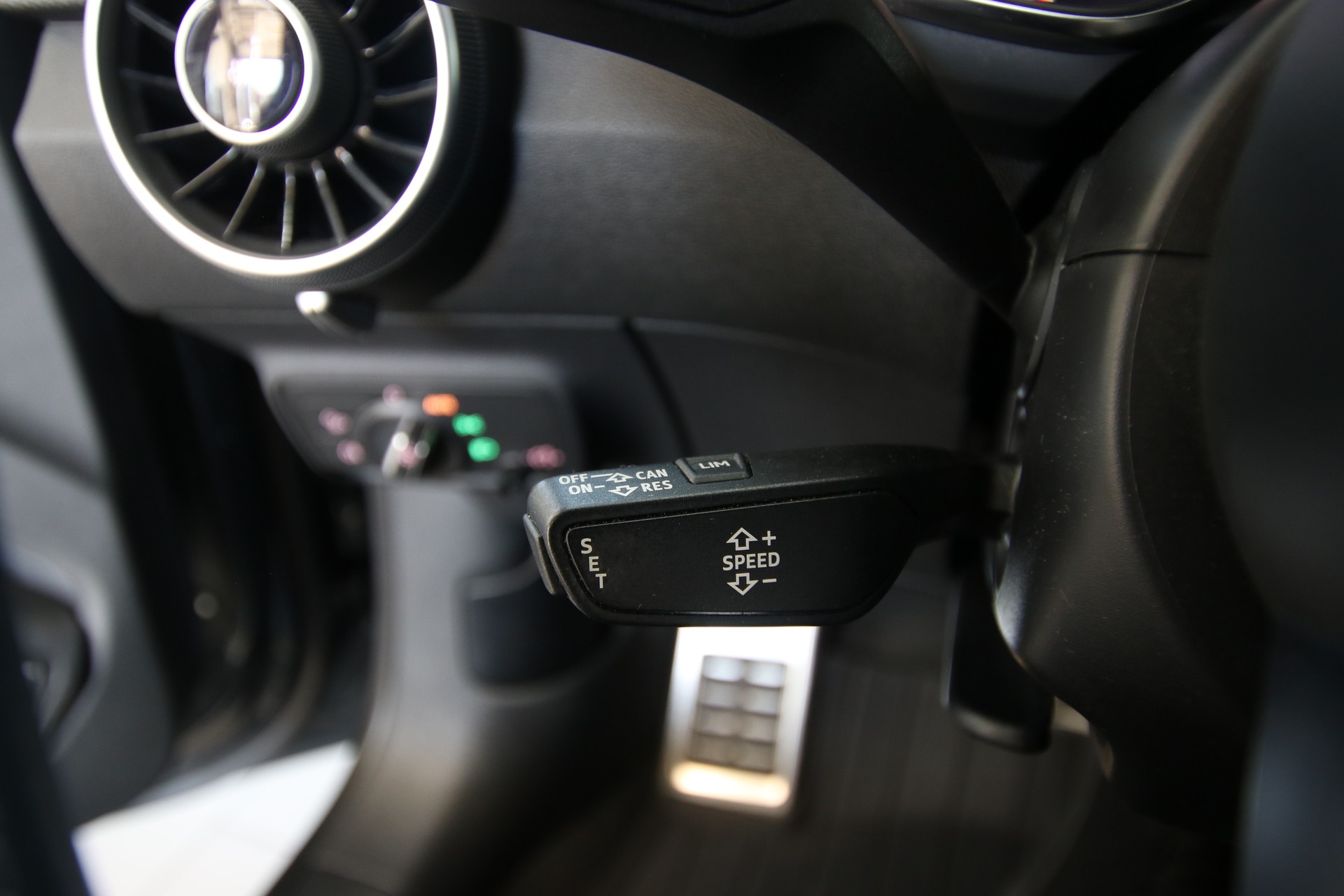AUDI TTS Coupé 2.0 TFSI quattro S-tronic-image-21