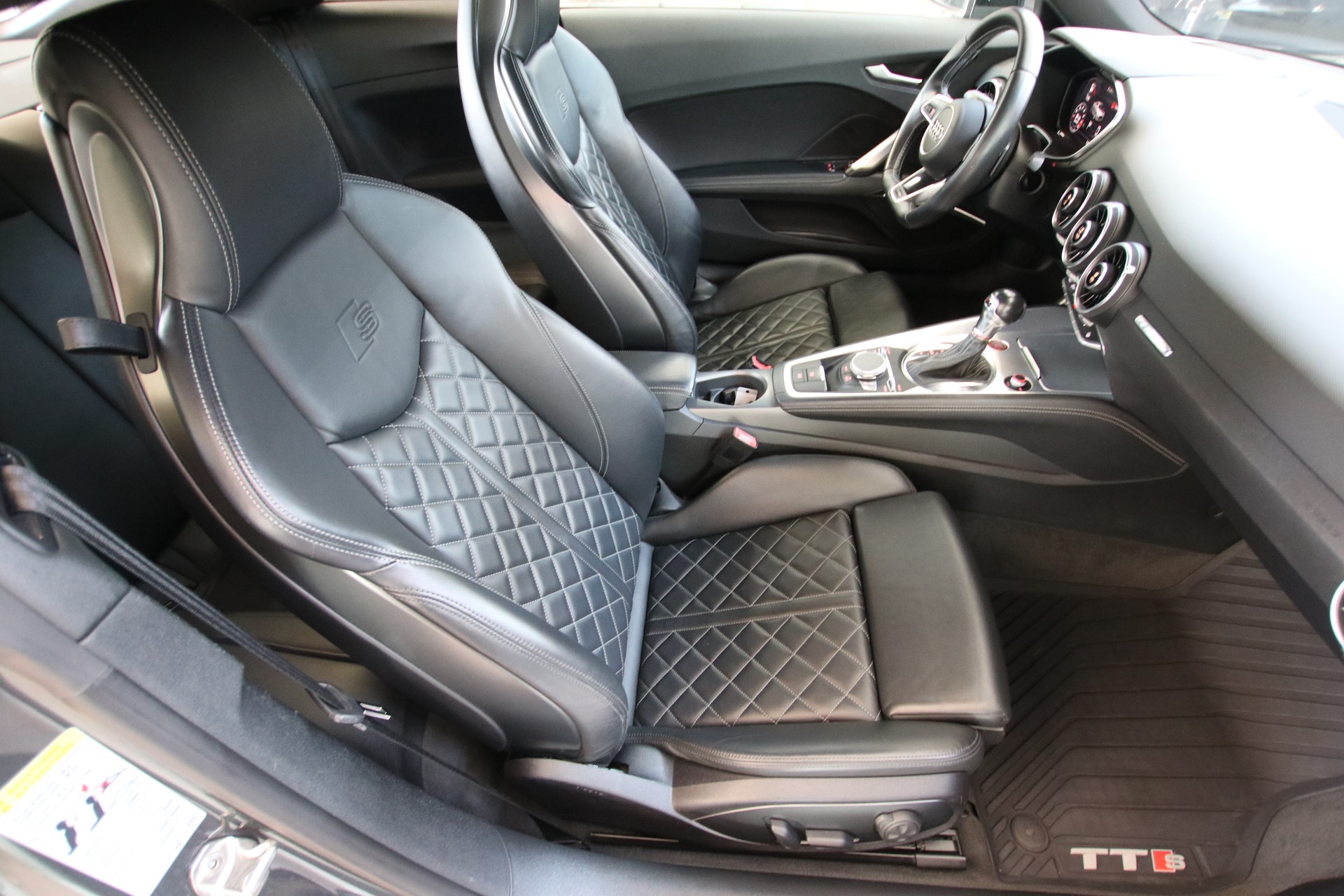 AUDI TTS Coupé 2.0 TFSI quattro S-tronic-image-11
