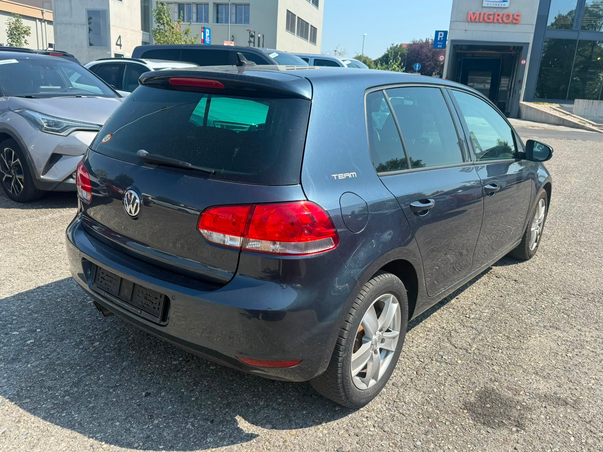 VW Golf 2.0 TDI Team 4Motion-image-2