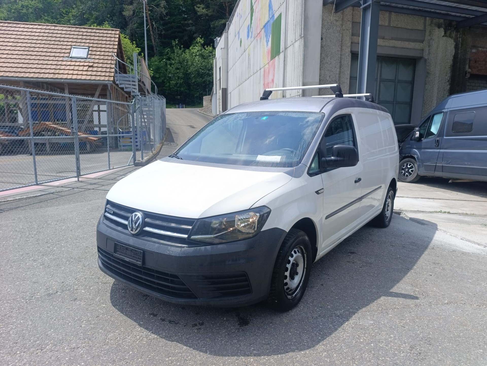VW Caddy Maxi 1.4TGI BlueMotion Technology-image-0