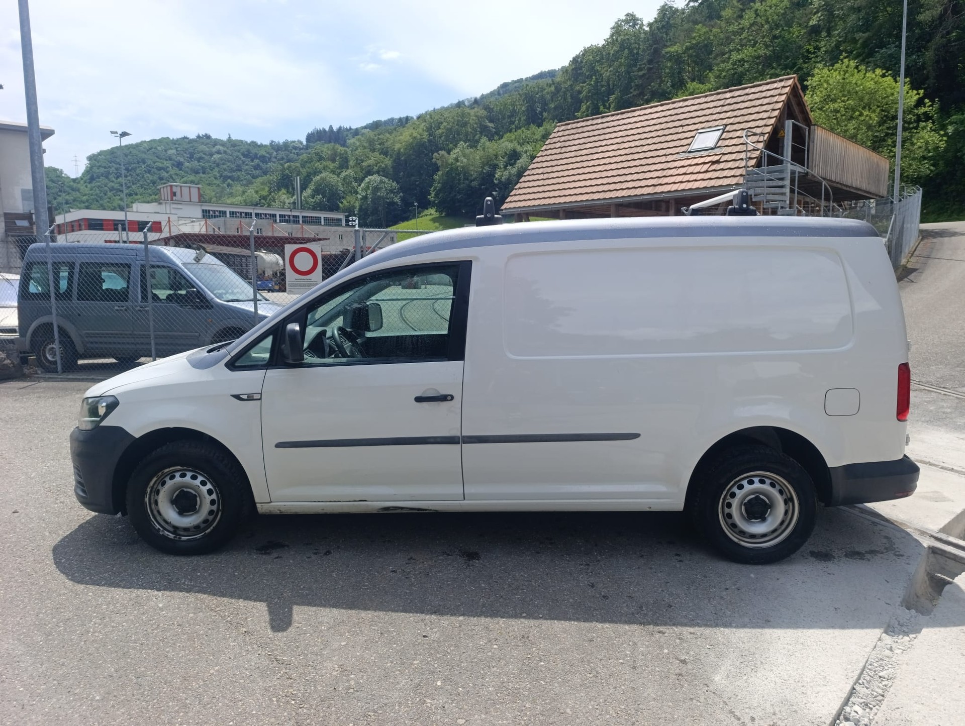 VW Caddy Maxi 1.4TGI BlueMotion Technology-image-4