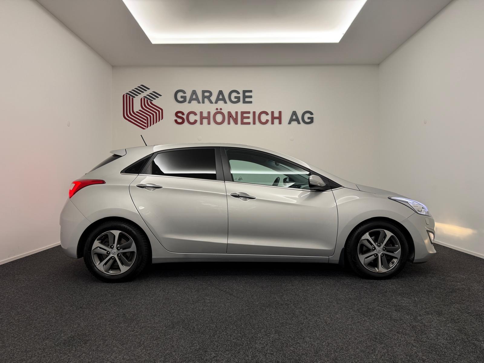 HYUNDAI i30 1.6 GDi Amplia-image-3