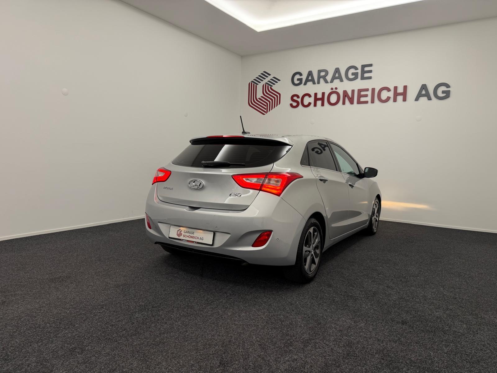 HYUNDAI i30 1.6 GDi Amplia-image-4