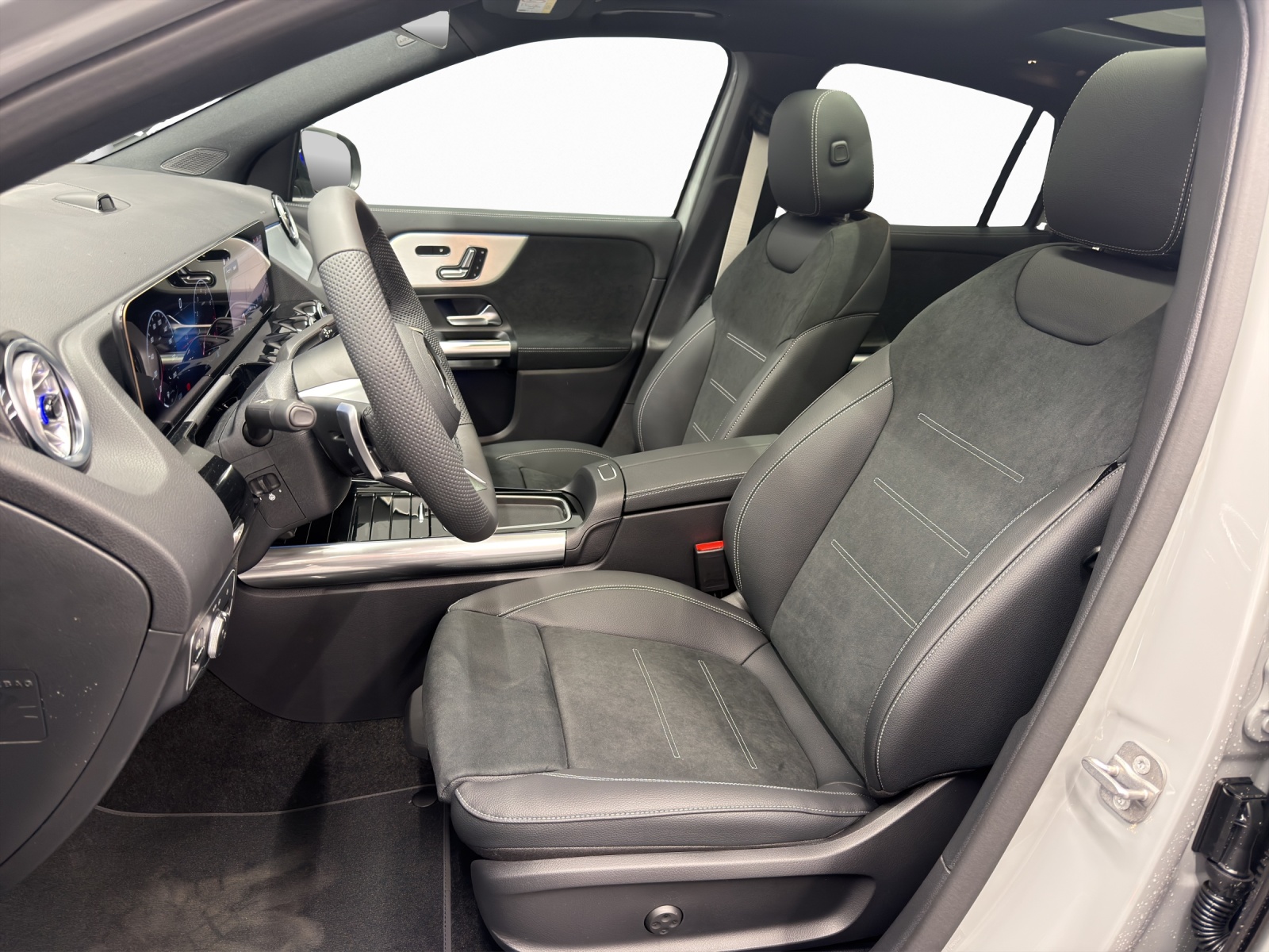 MERCEDES-BENZ GLA 200 AMG Line Night Star-image-6