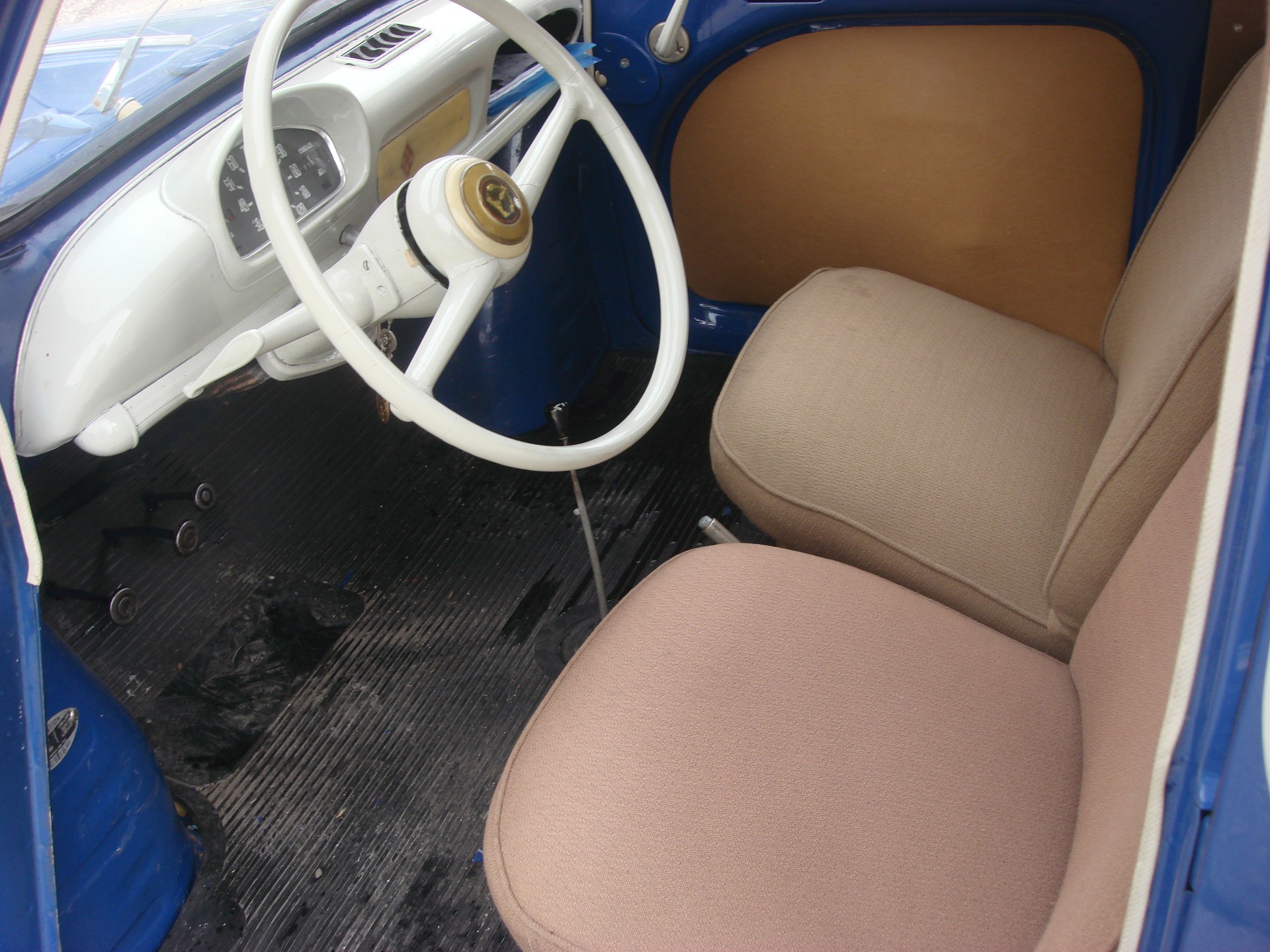 RENAULT R4-image-3
