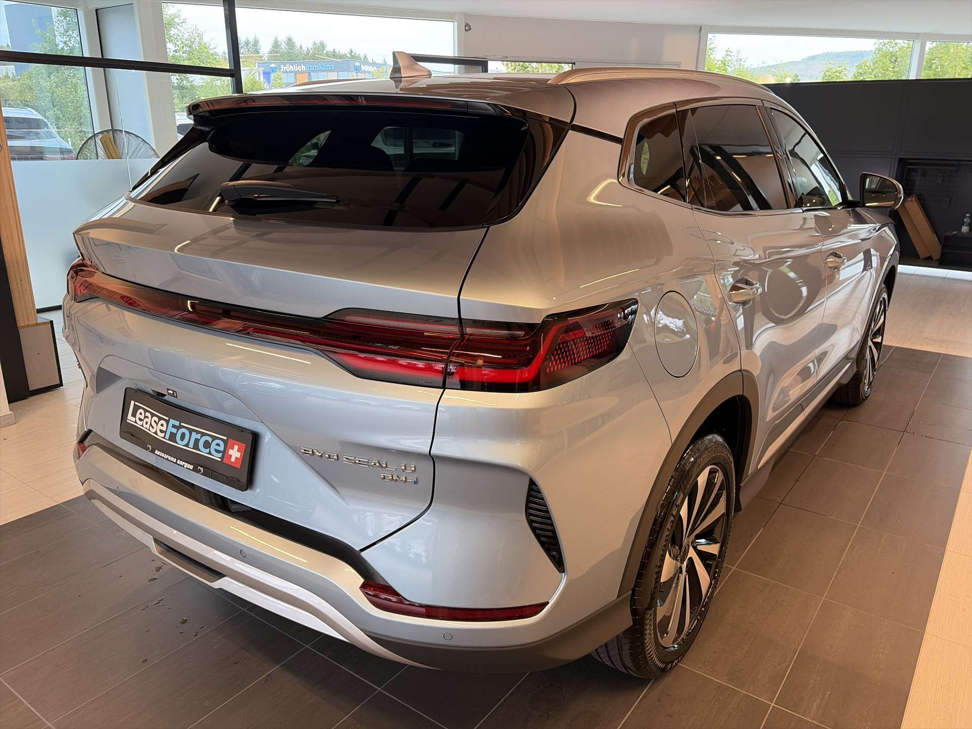 BYD Seal U DM-i PHEV Design AWD 324PS Automat-image-2