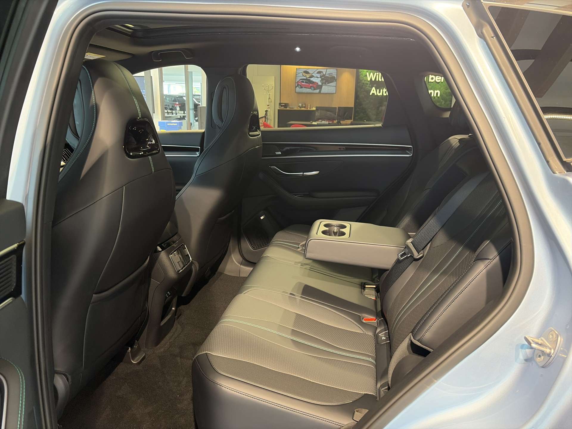 BYD Seal U DM-i PHEV Design AWD 324PS Automat-image-6