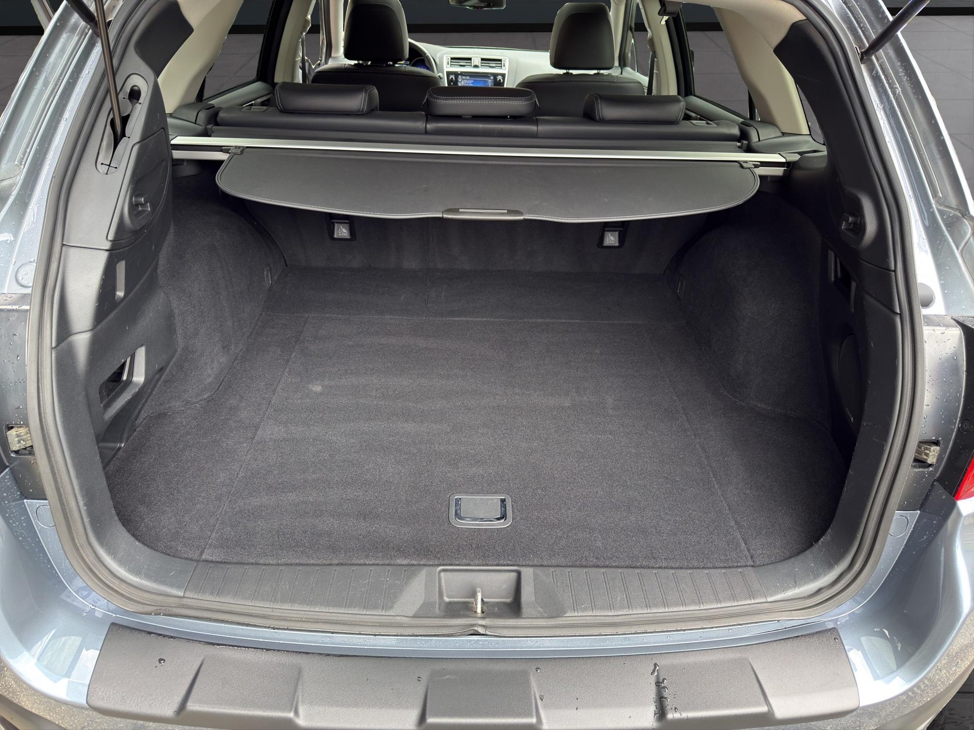 SUBARU Outback 2.5i Luxury-image-9