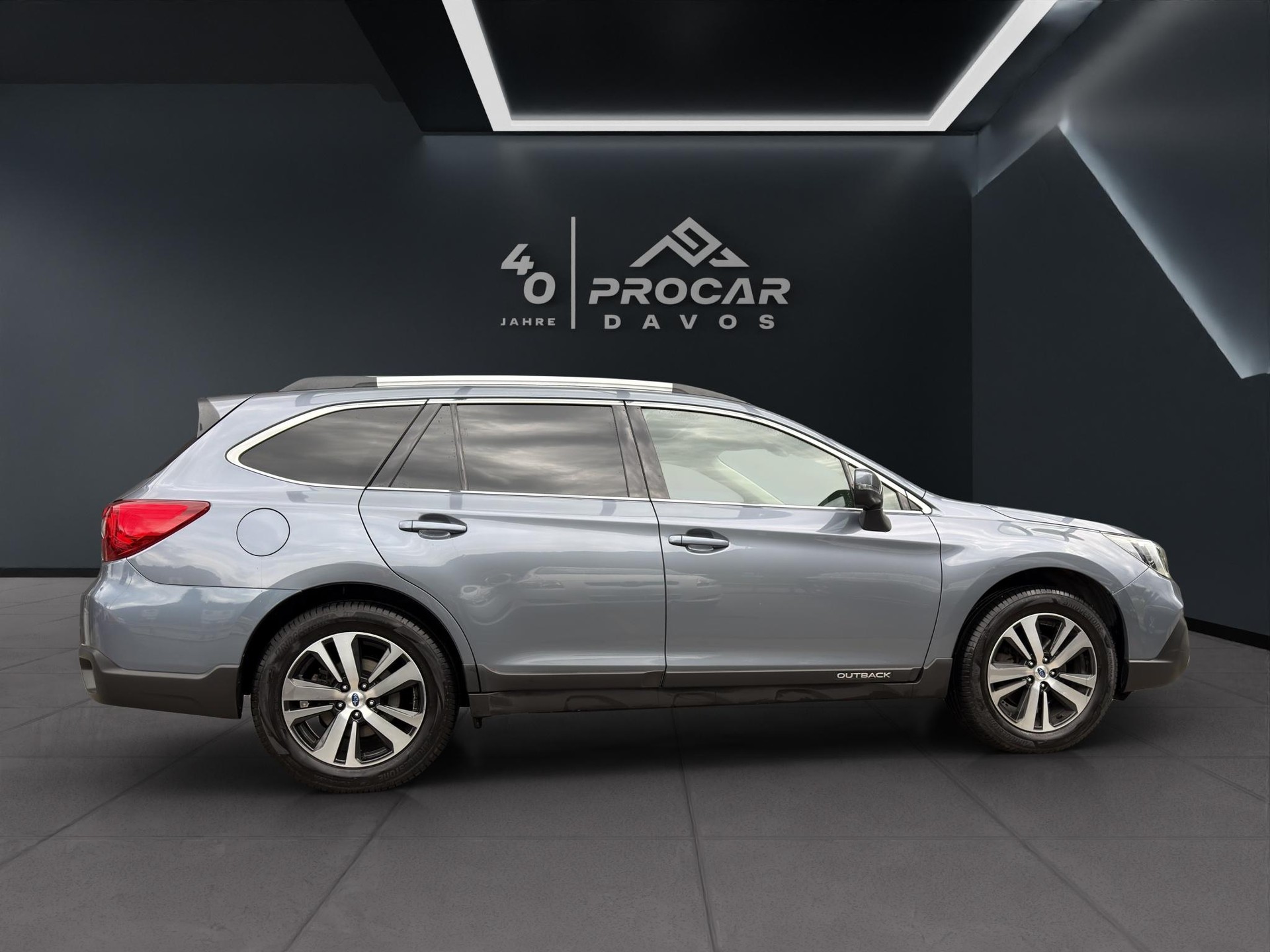 SUBARU Outback 2.5i Luxury-image-1