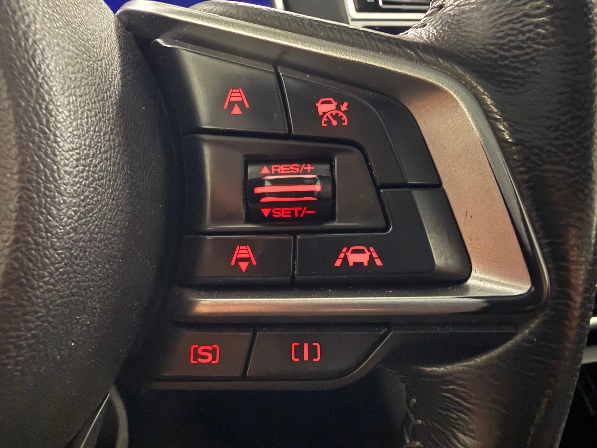 SUBARU Outback 2.5i Luxury-image-15
