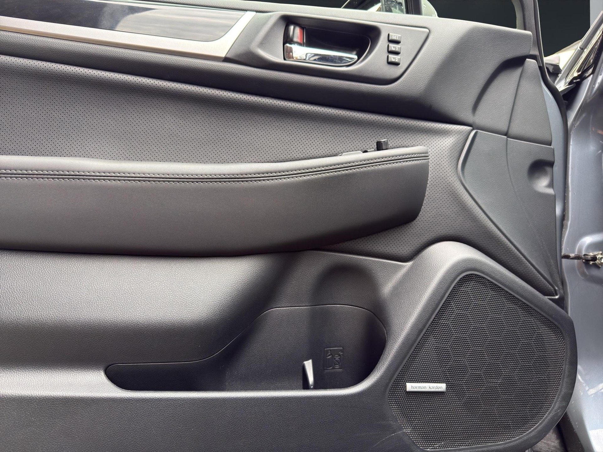 SUBARU Outback 2.5i Luxury-image-7