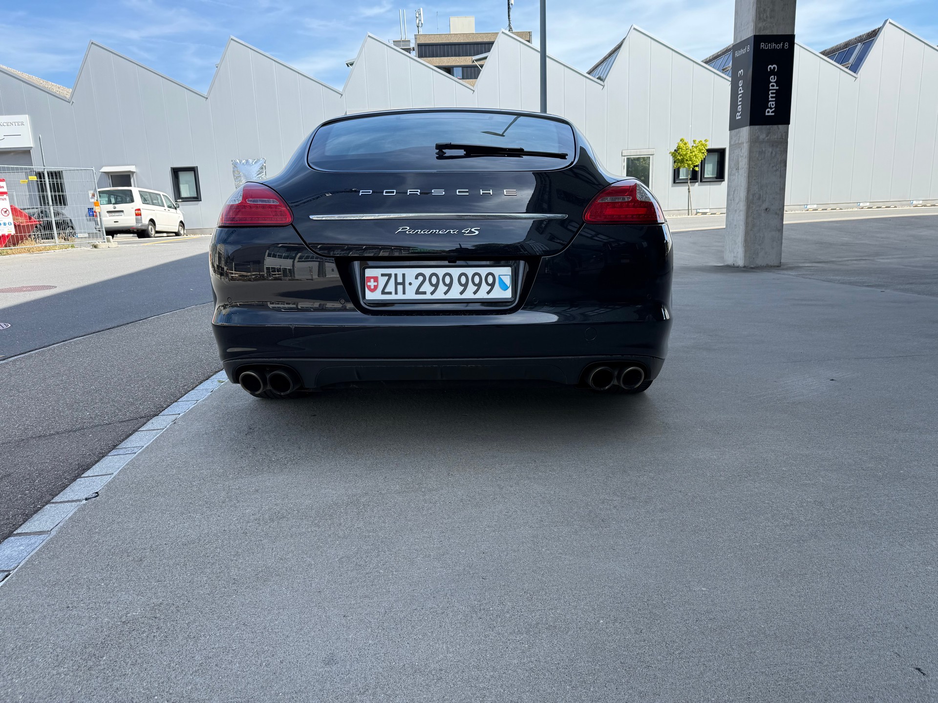 PORSCHE 4S-image-5