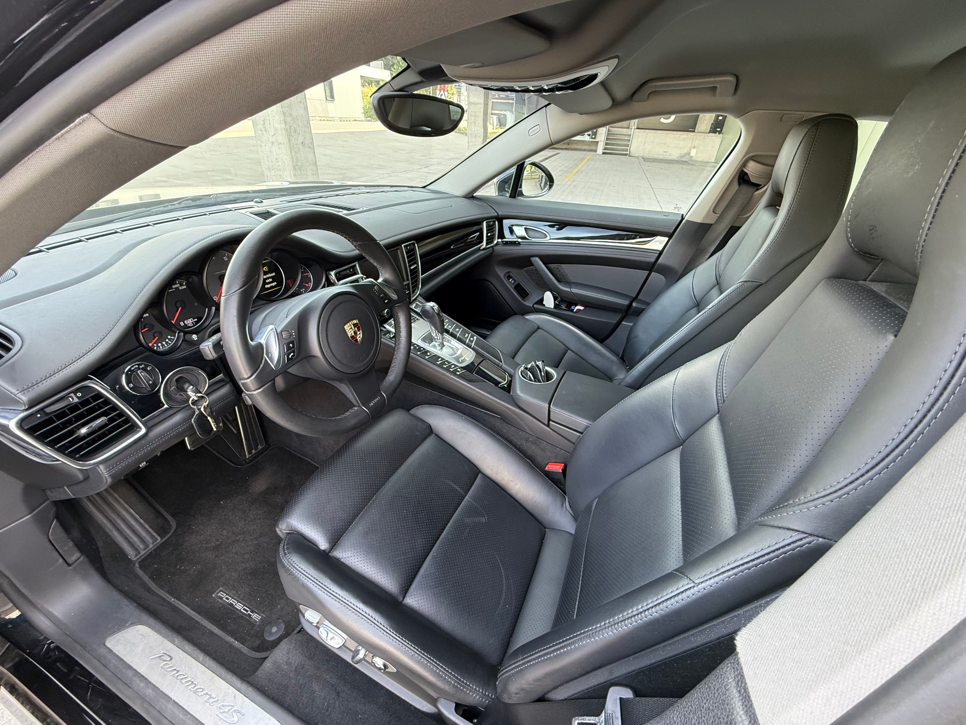 PORSCHE 4S-image-4