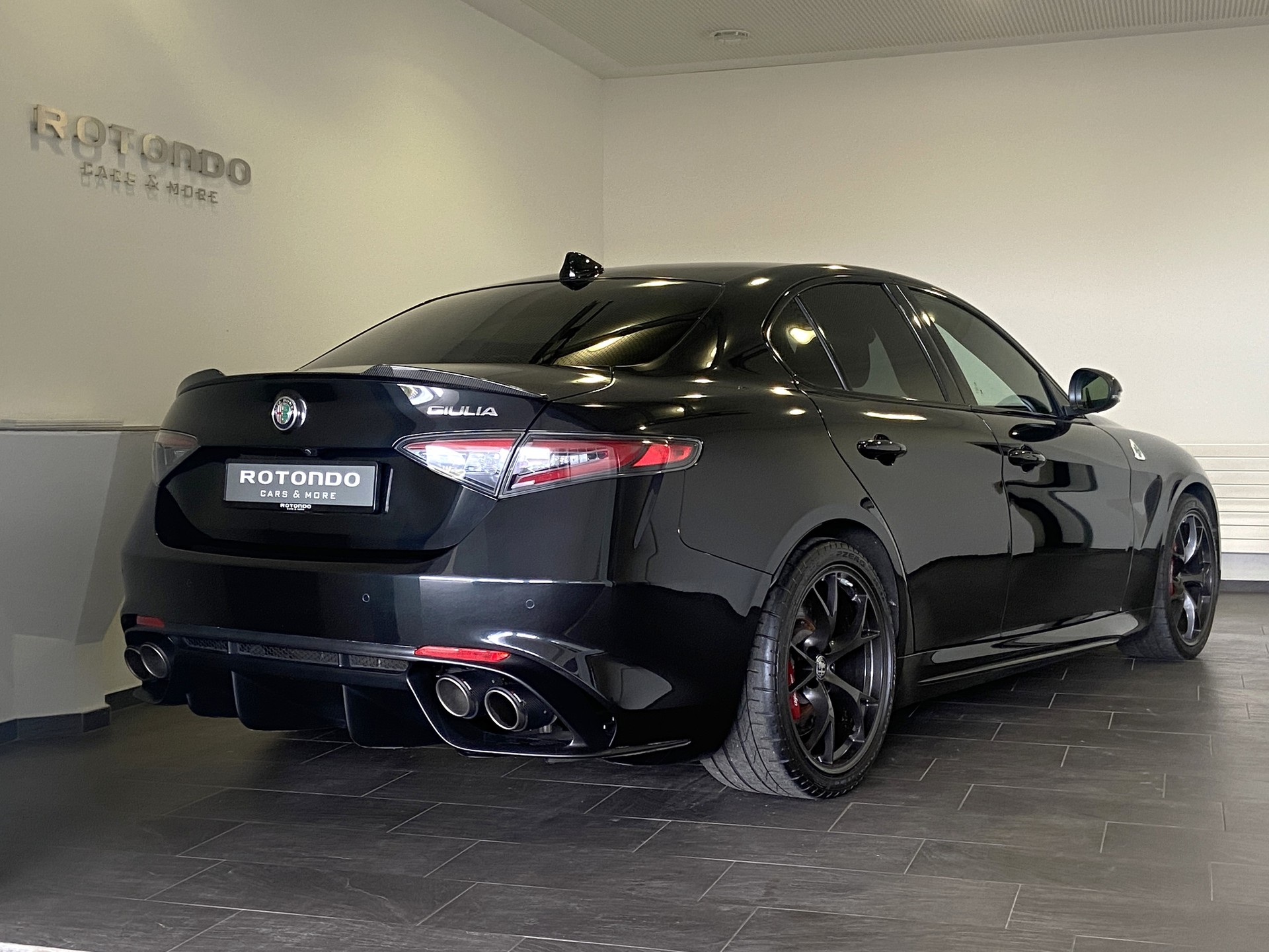 ALFA ROMEO Giulia 2.9 V6 Quadrifoglio Akrapovic-image-1