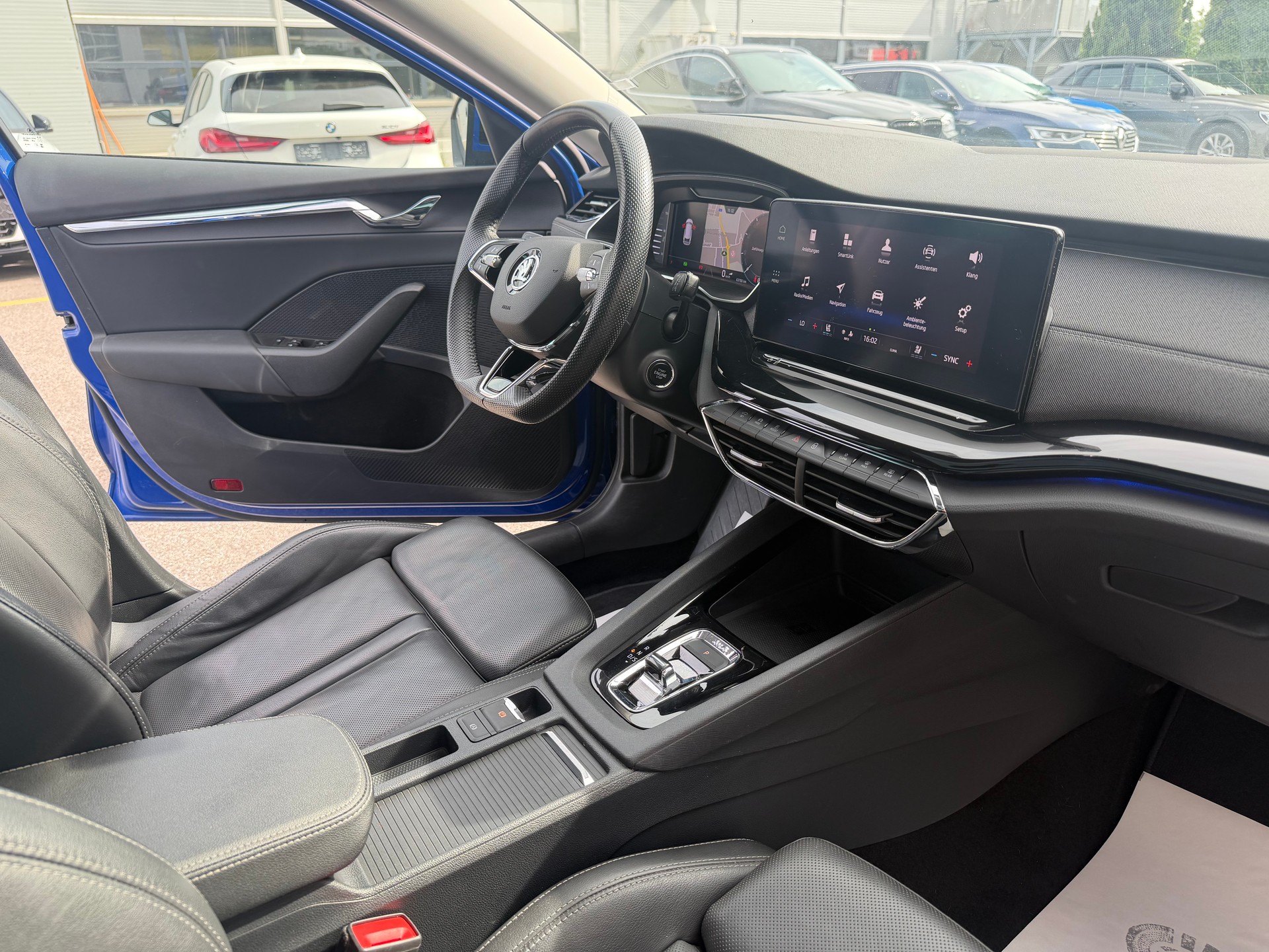SKODA Octavia Combi 2.0 TDI DSG Style 4x4-image-16