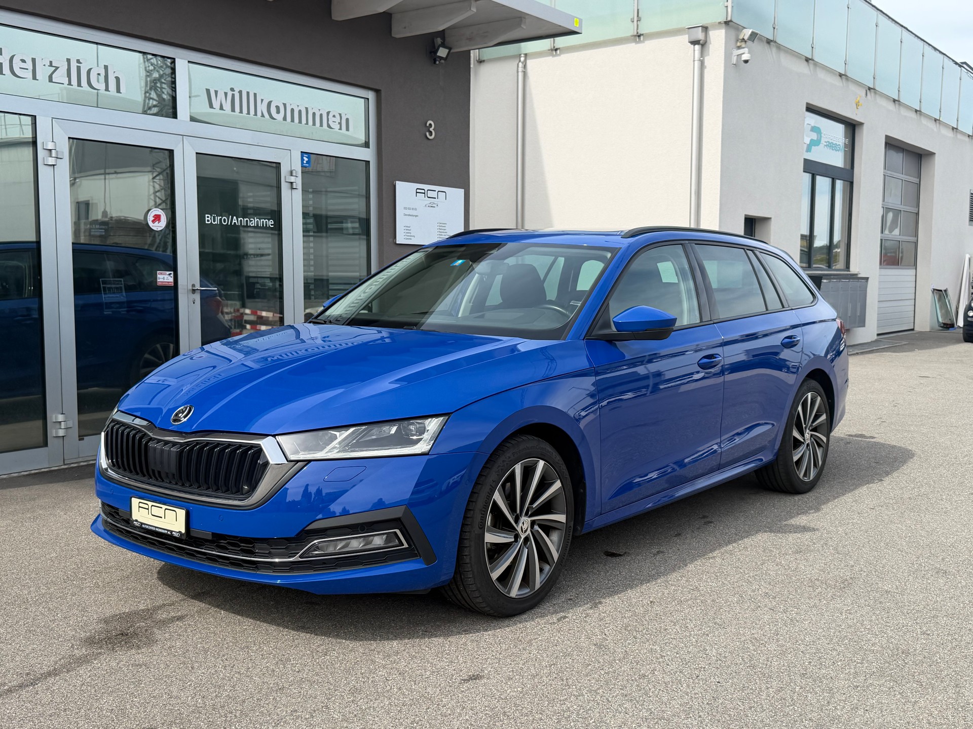 SKODA Octavia Combi 2.0 TDI DSG Style 4x4-image-2