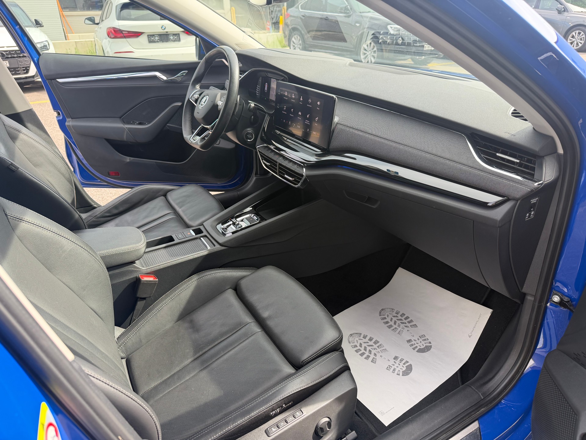 SKODA Octavia Combi 2.0 TDI DSG Style 4x4-image-15