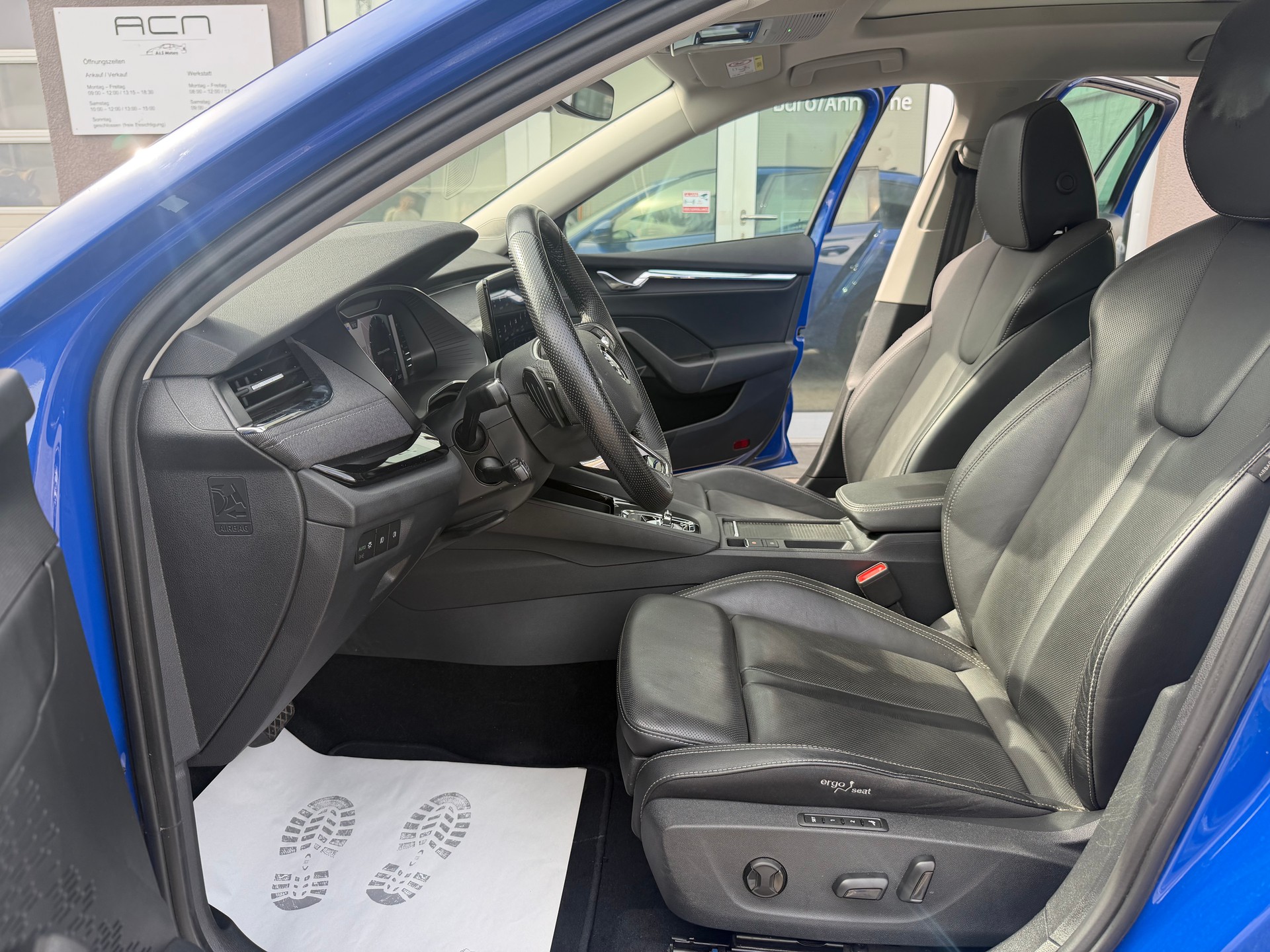 SKODA Octavia Combi 2.0 TDI DSG Style 4x4-image-10