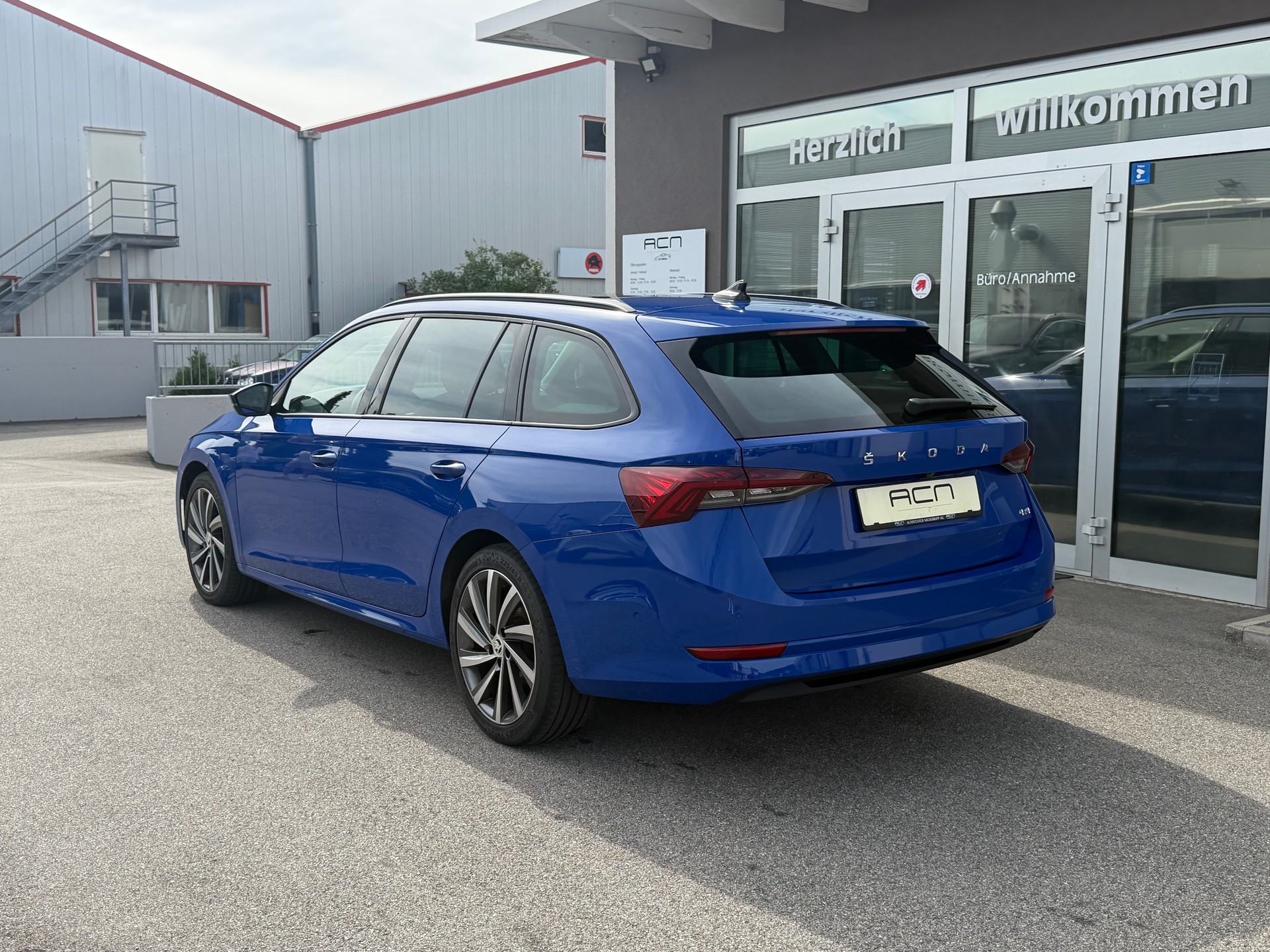 SKODA Octavia Combi 2.0 TDI DSG Style 4x4-image-4