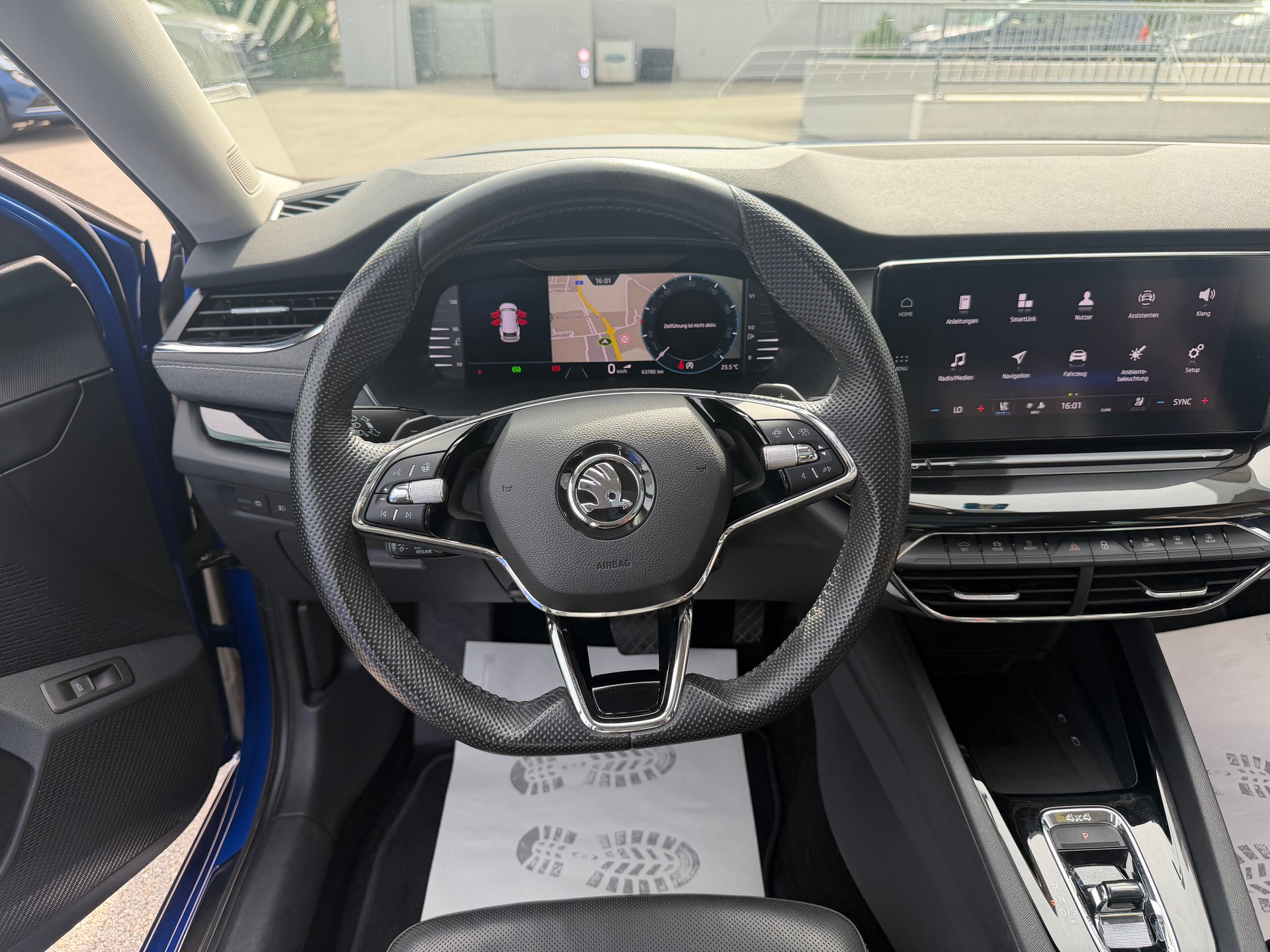 SKODA Octavia Combi 2.0 TDI DSG Style 4x4-image-14