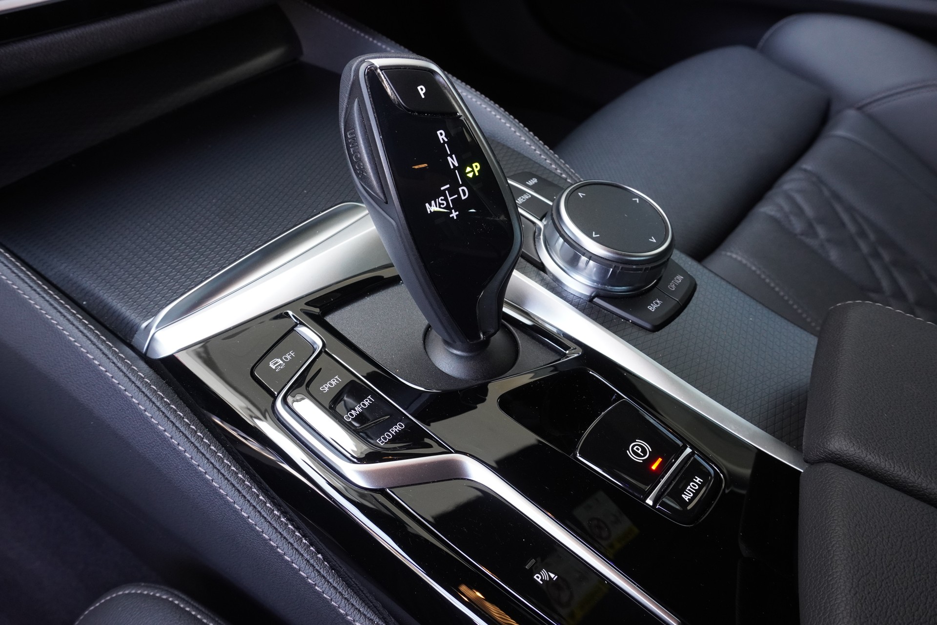 BMW 530i xDrive 48V Touring M Sport Steptronic-image-12