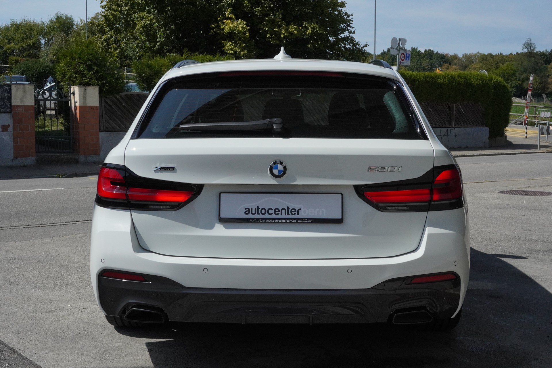 BMW 530i xDrive 48V Touring M Sport Steptronic-image-5