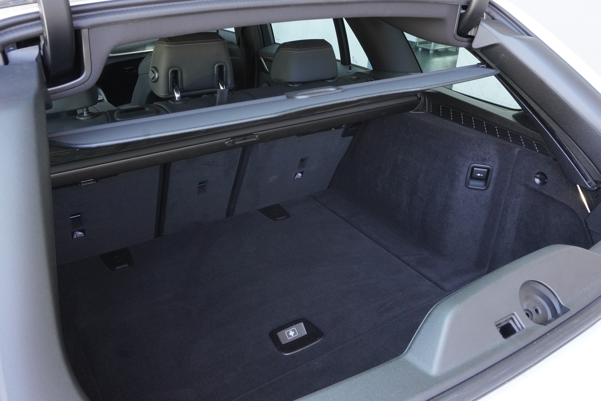 BMW 530i xDrive 48V Touring M Sport Steptronic-image-15