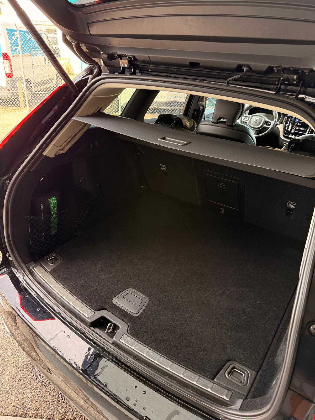 VOLVO XC60 B6 Benzin Mild Hybrid AWD Inscription Geartronic-image-6