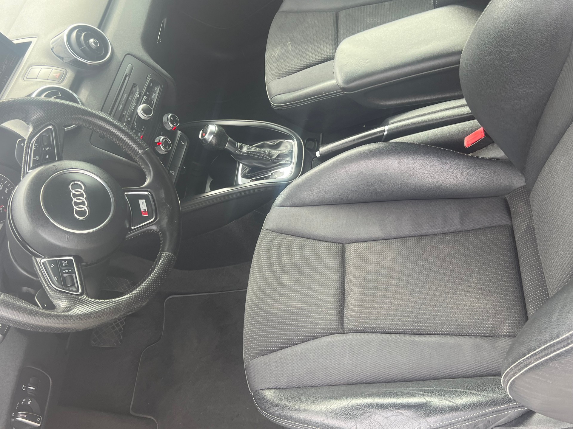AUDI A1 Sport 1.4 TFSI Ambition S-tronic-image-8