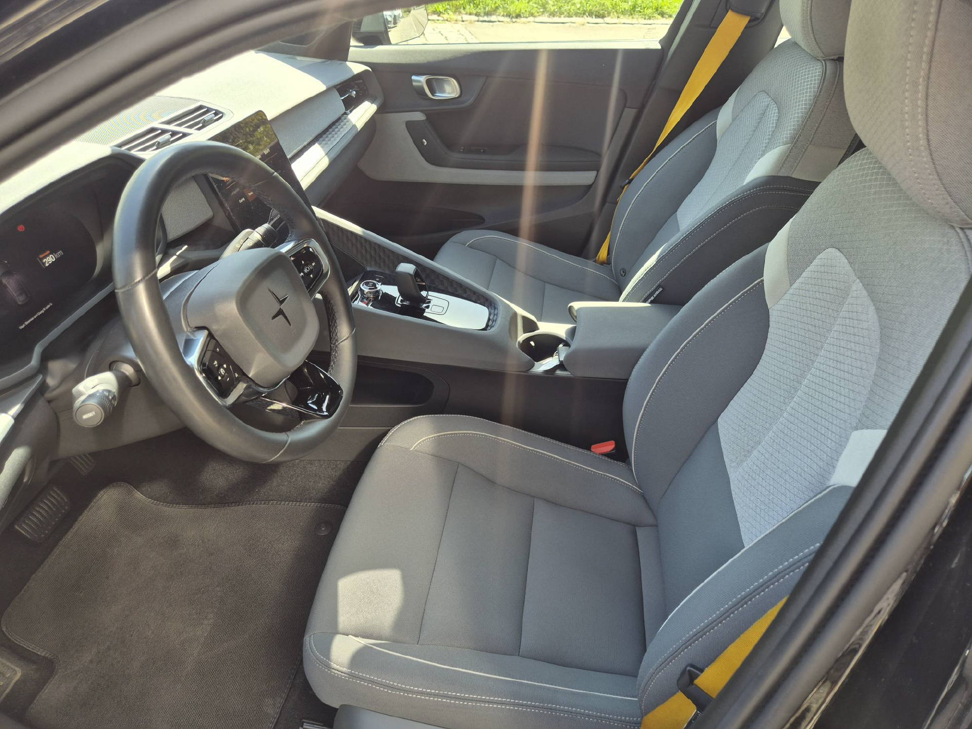 POLESTAR 2 Long Range Dual Motor Performance 78 kWh 476 PS-image-10