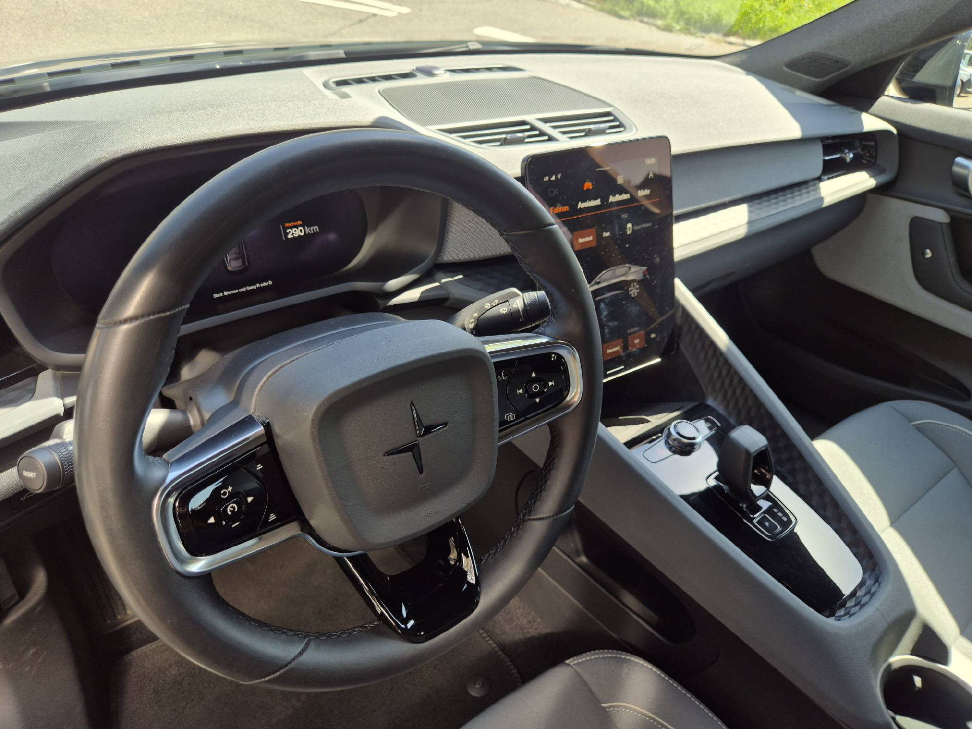 POLESTAR 2 Long Range Dual Motor Performance 78 kWh 476 PS-image-11