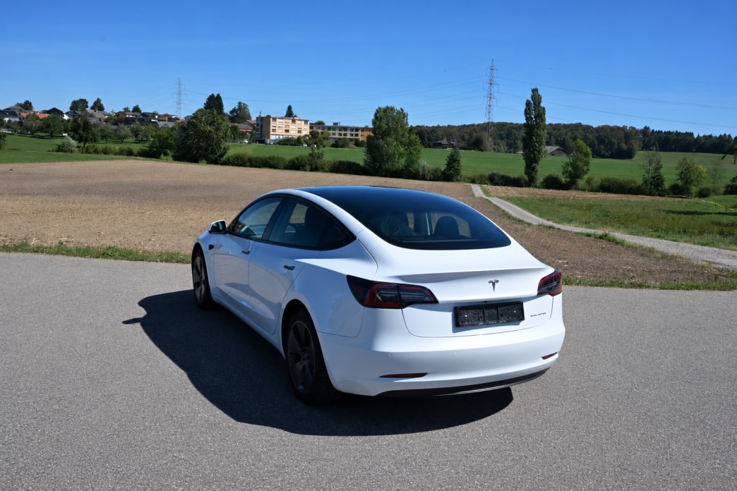 TESLA Model 3 Long Range Dual Motor AWD-image-3