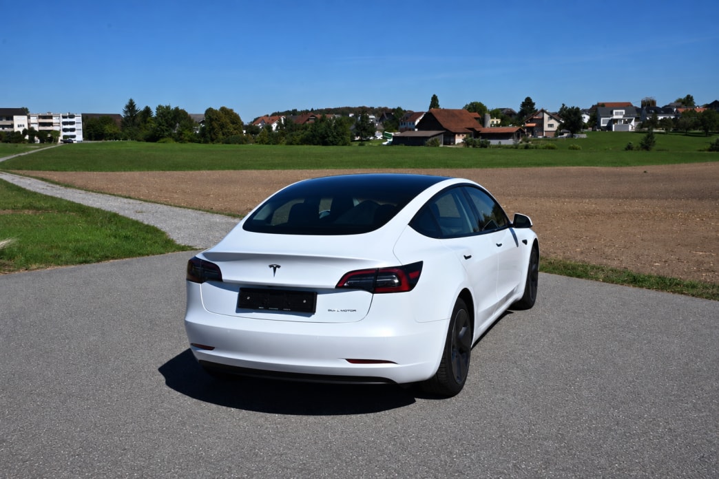 TESLA Model 3 Long Range Dual Motor AWD-image-2