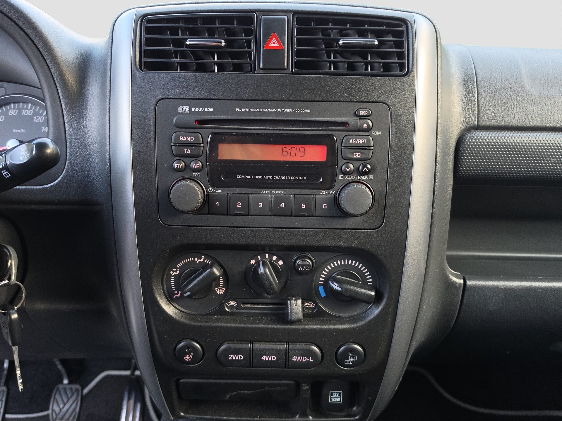 SUZUKI Jimny 1.3 16V Sergio Cellano-image-11
