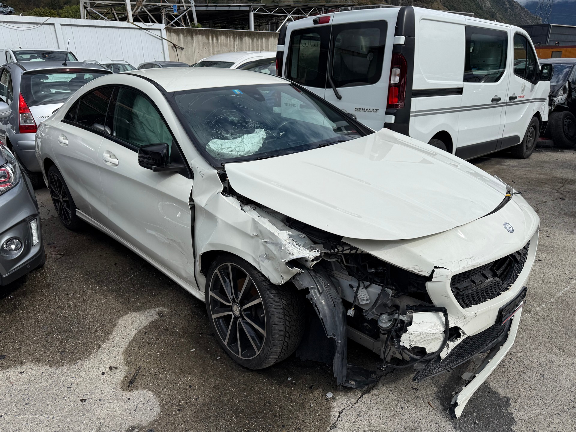 MERCEDES-BENZ CLA 200