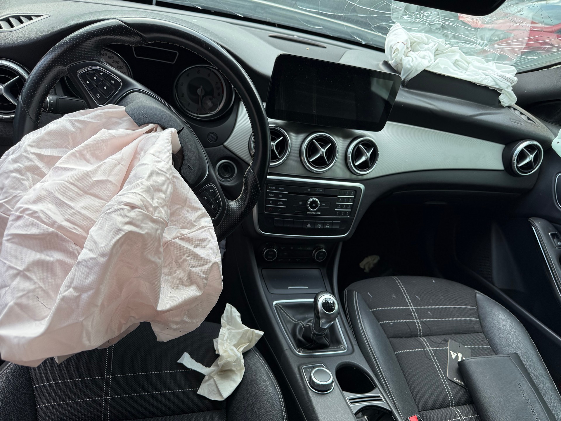 MERCEDES-BENZ CLA 200-image-9