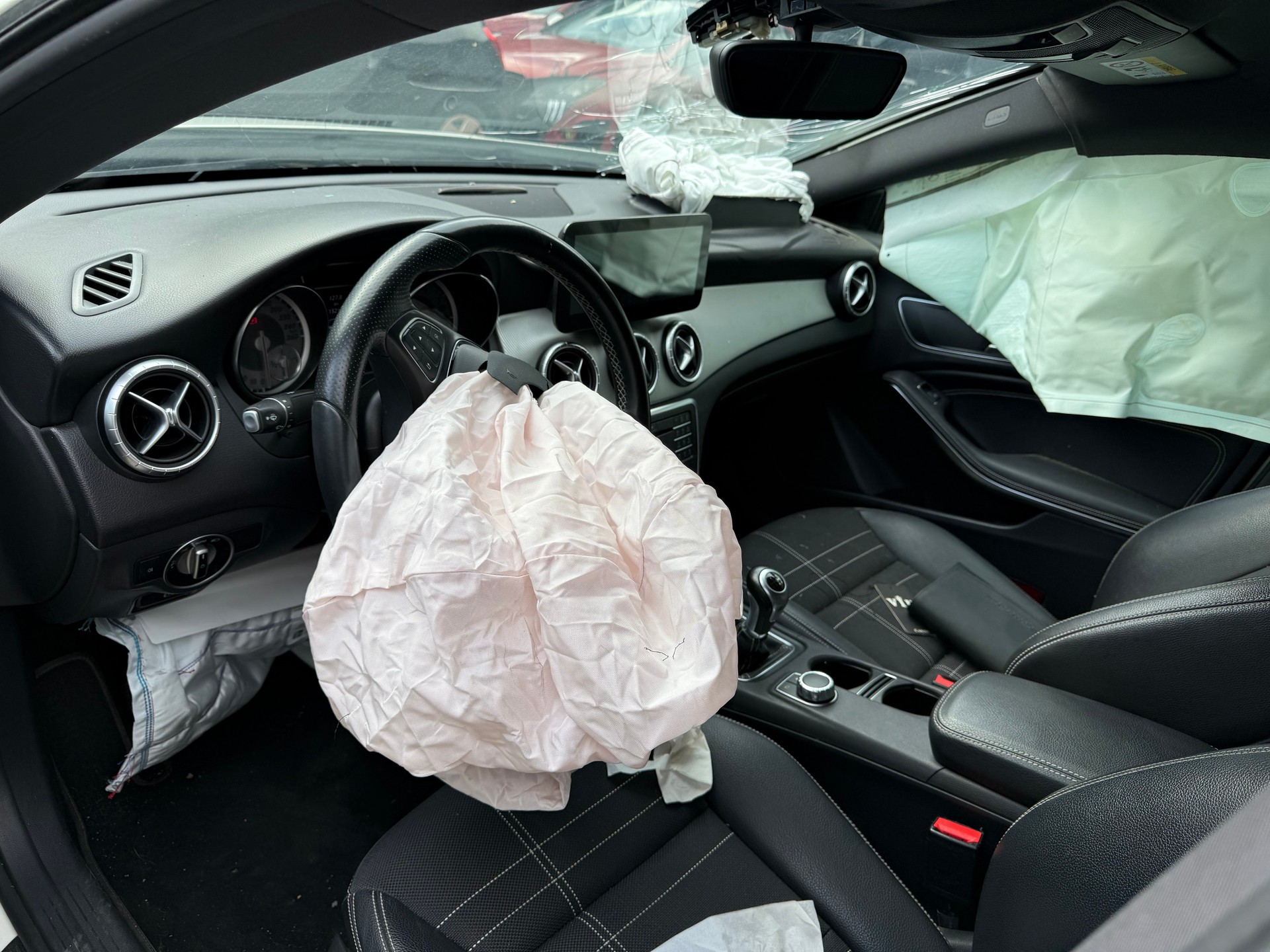 MERCEDES-BENZ CLA 200-image-8