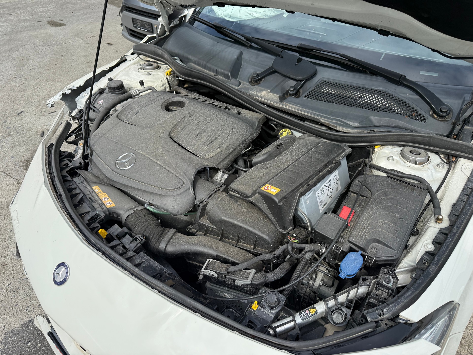 MERCEDES-BENZ CLA 200-image-4