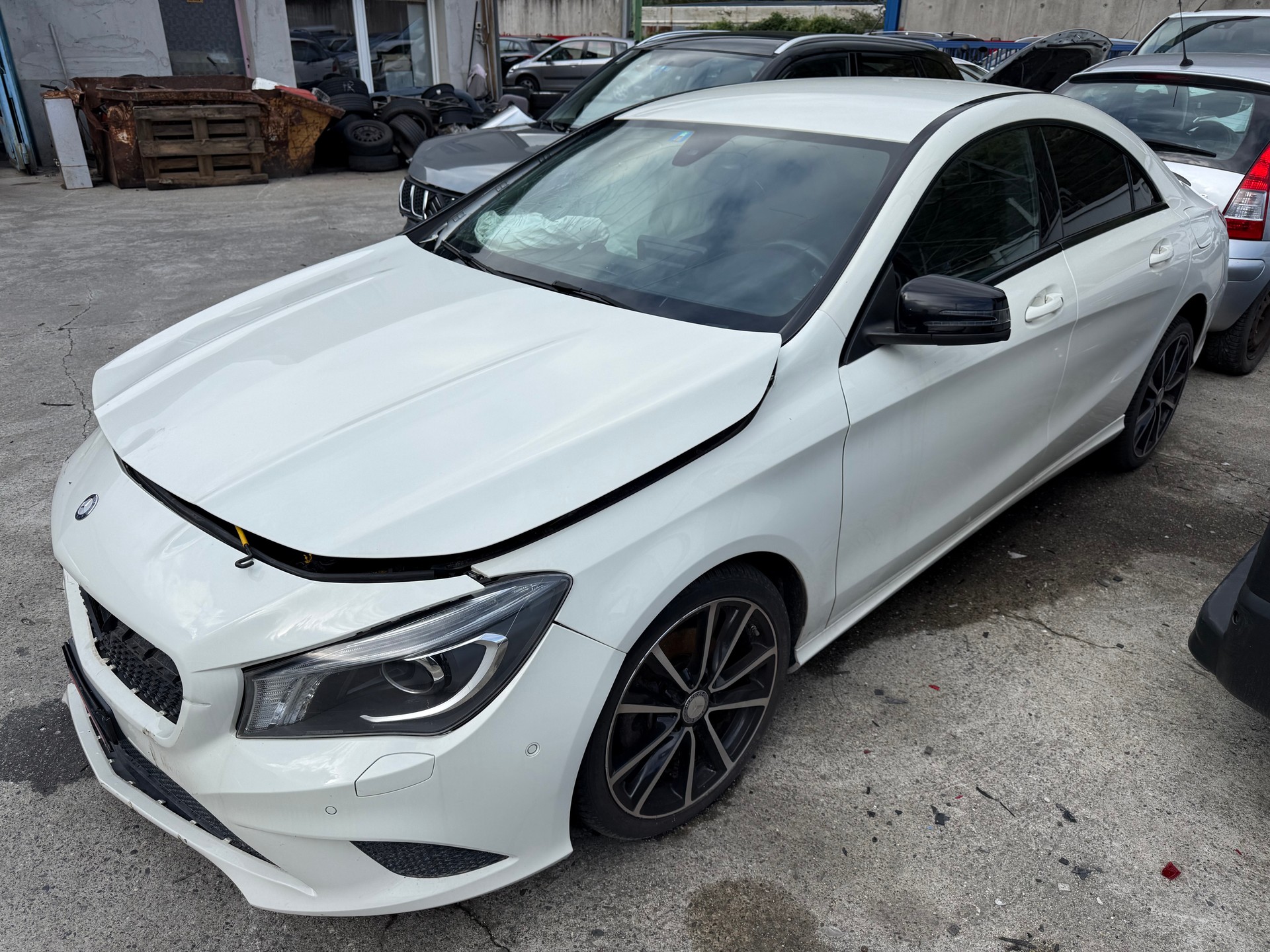 MERCEDES-BENZ CLA 200-image-5