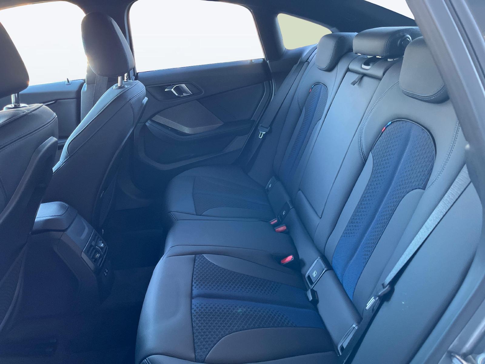 BMW 218i Gran Coupé-image-10