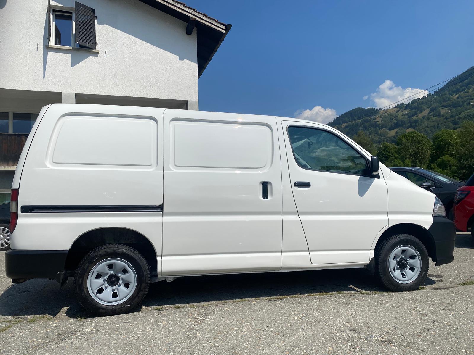 TOYOTA HIACE Kaw. 2.5 D-4D 4x4 5T.-image-3