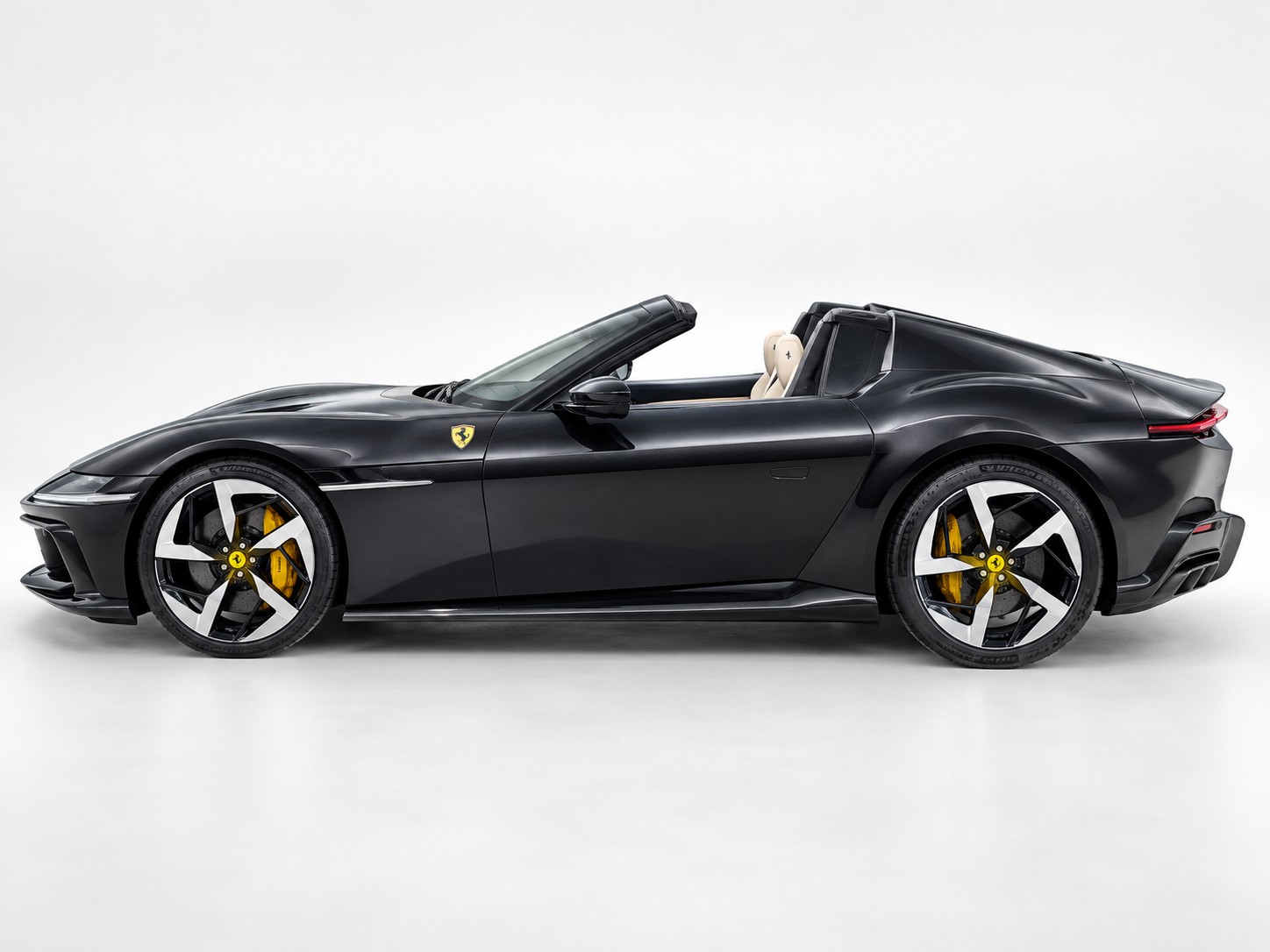 FERRARI 12Cilindri Spider-image-2