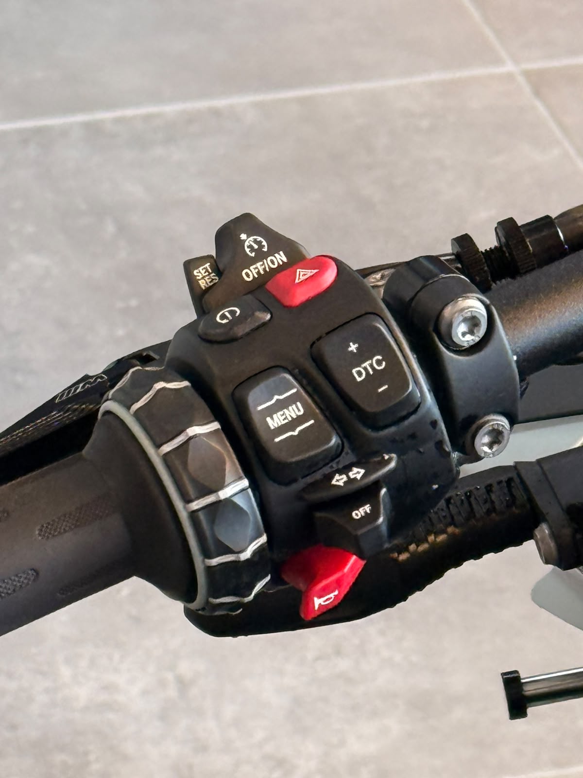 BMW M 1000 R-image-11