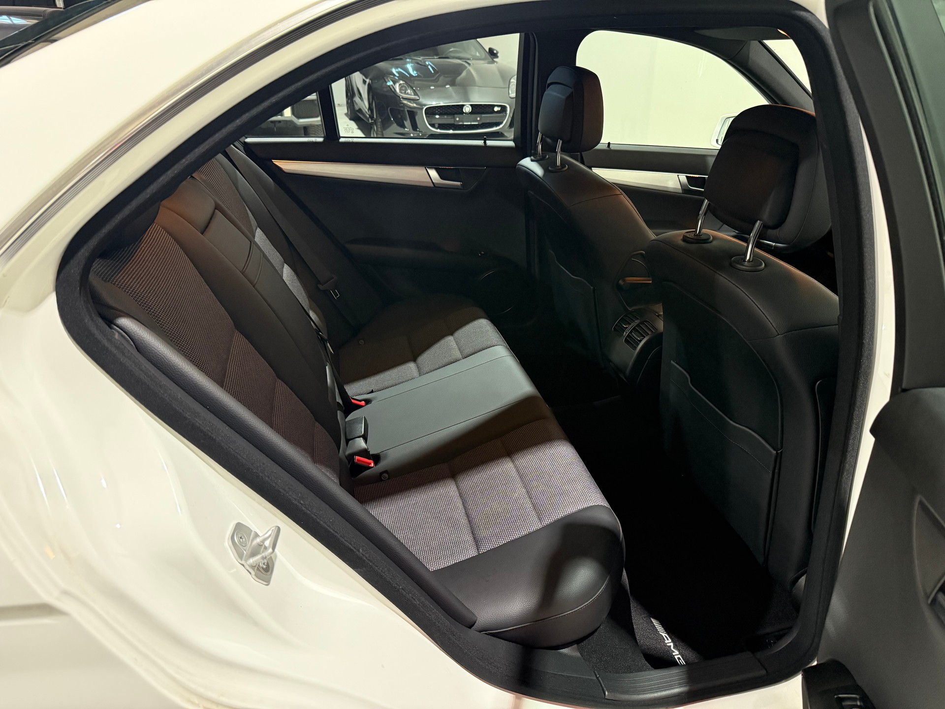 MERCEDES-BENZ C 250 CDI AMG Line 4Matic 7G-Tronic-image-13