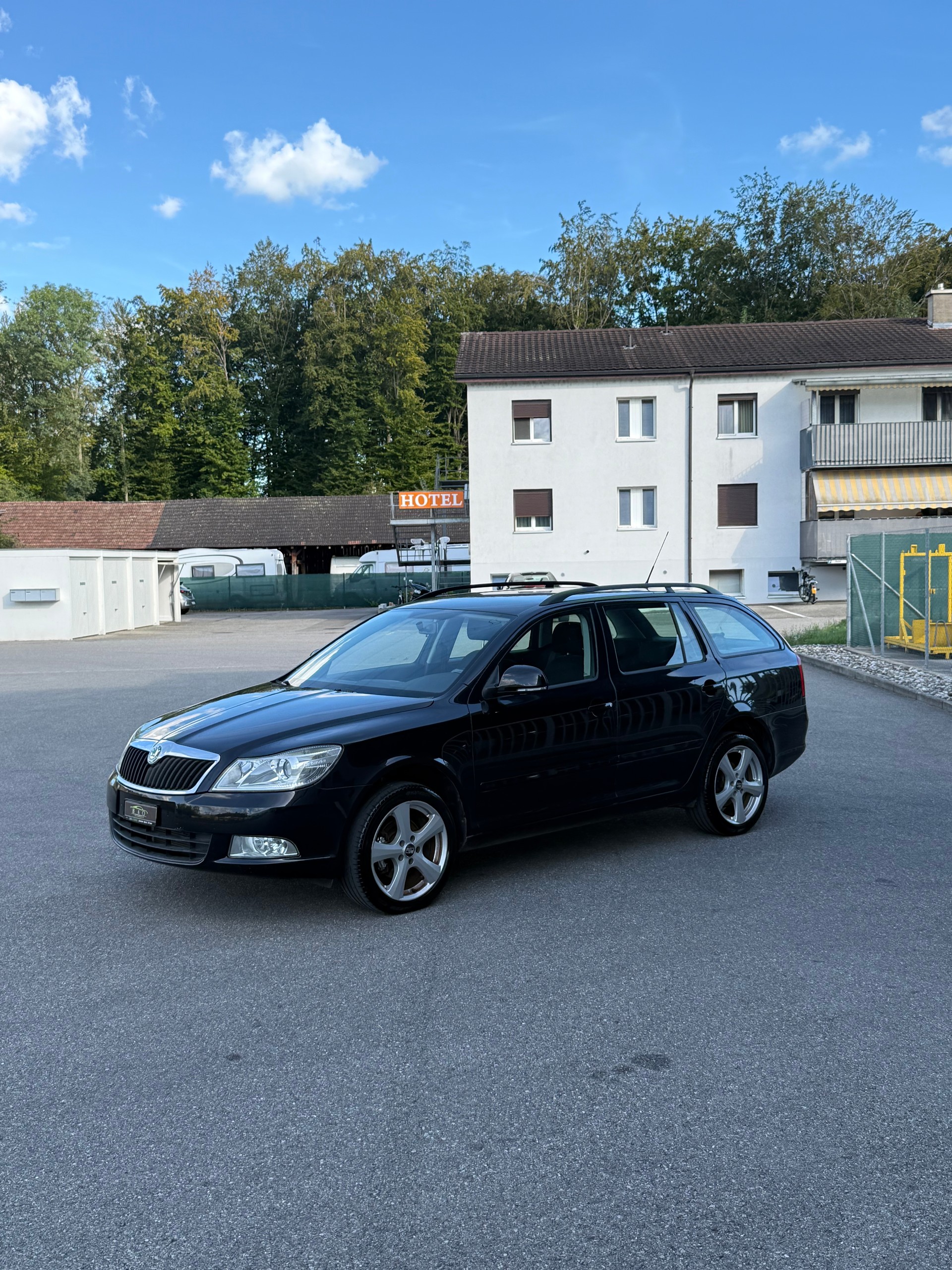 SKODA Octavia Combi 1.8 TSI Stöckli 4x4-image-0