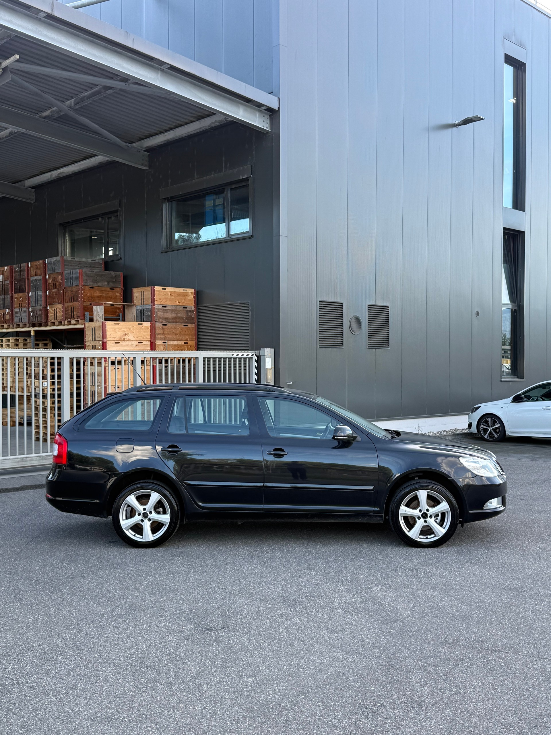 SKODA Octavia Combi 1.8 TSI Stöckli 4x4-image-2