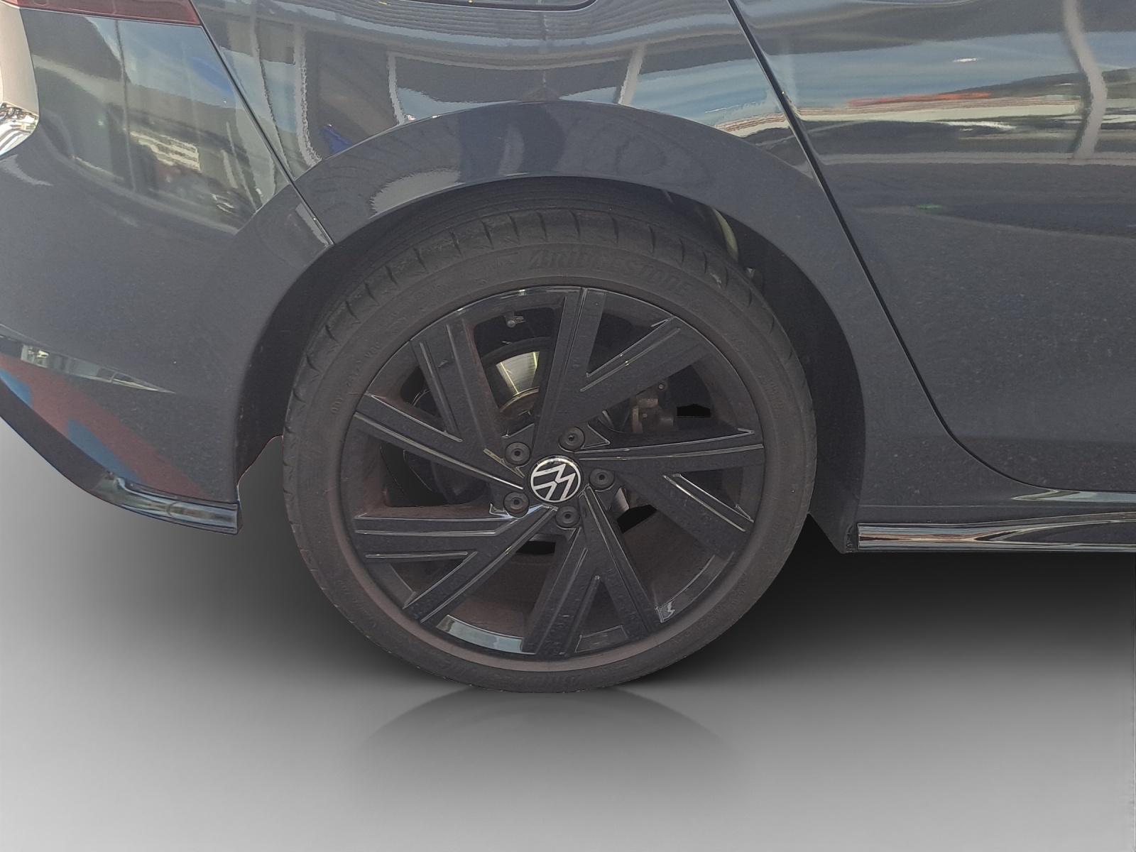 VW Golf 1.5 eTSI mHEV ACT R-Line DSG-image-13